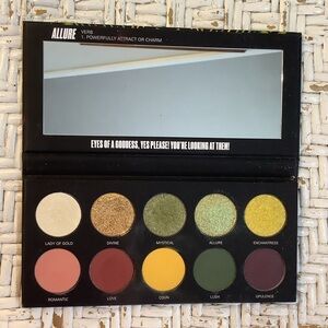 Uoma Beauty Black Magic Pallet